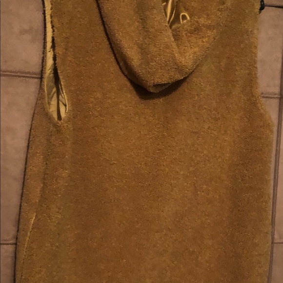 Medium Mustard Sweater Vest ..New without Tag - Picture 4 of 4